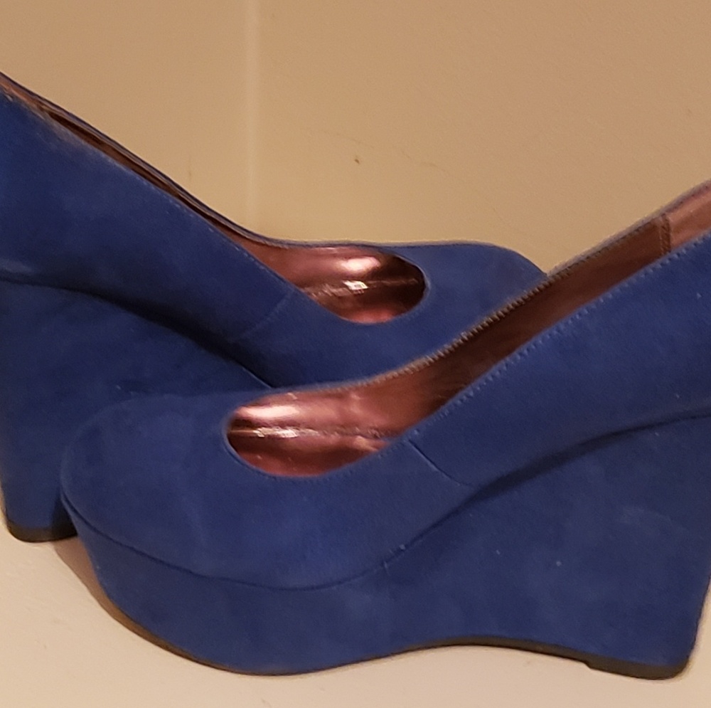 Blue wedges
